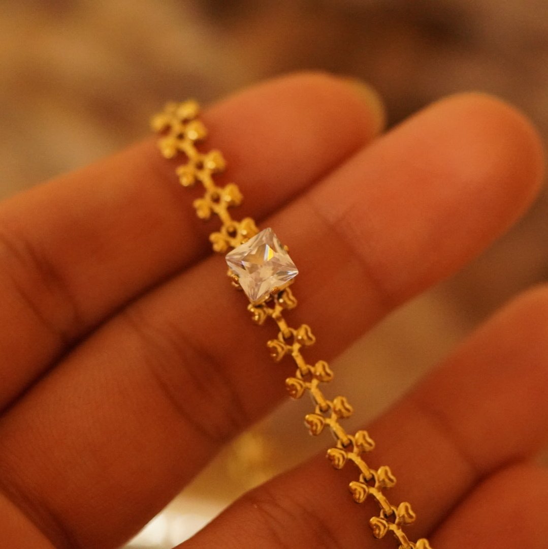 Hera Necklace