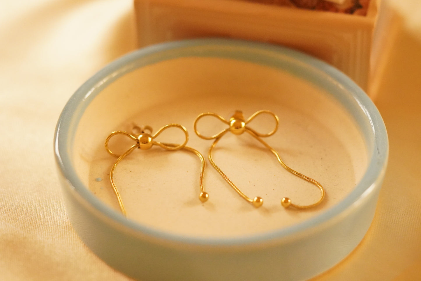 Bow Earrings (Thin)