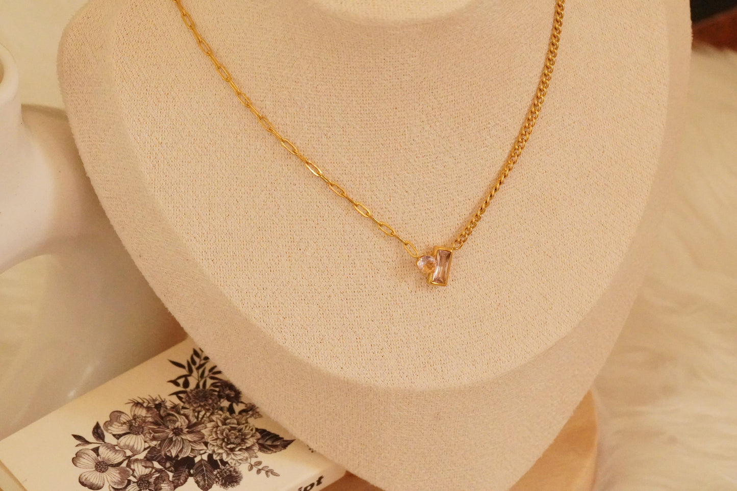 Nevara Necklace