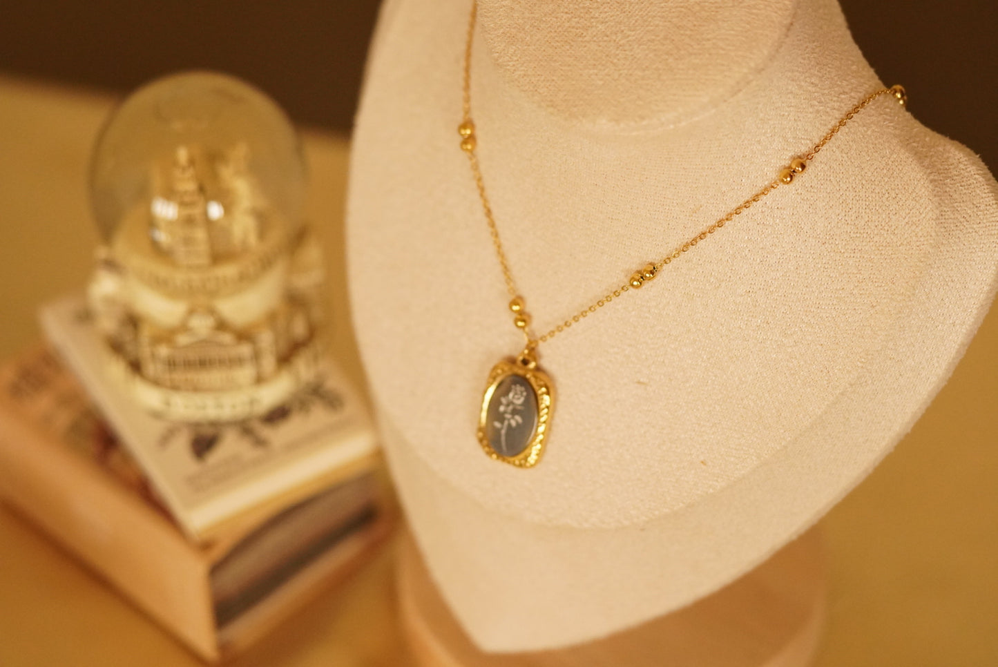 La Vie En Rose Necklace