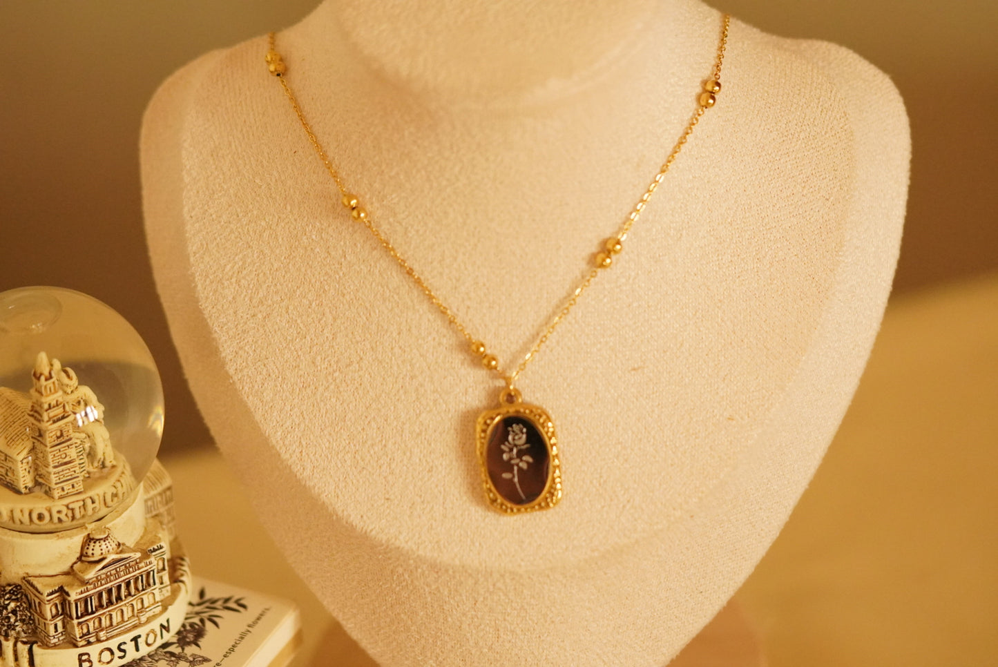 La Vie En Rose Necklace