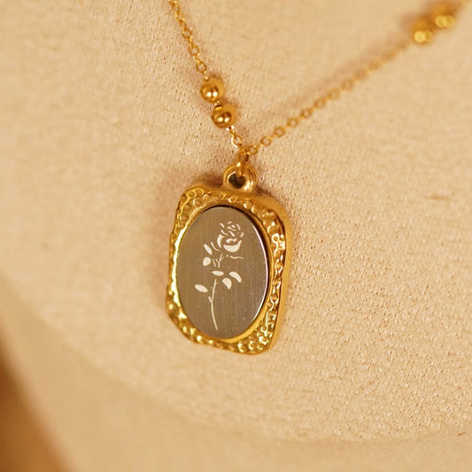 La Vie En Rose Necklace